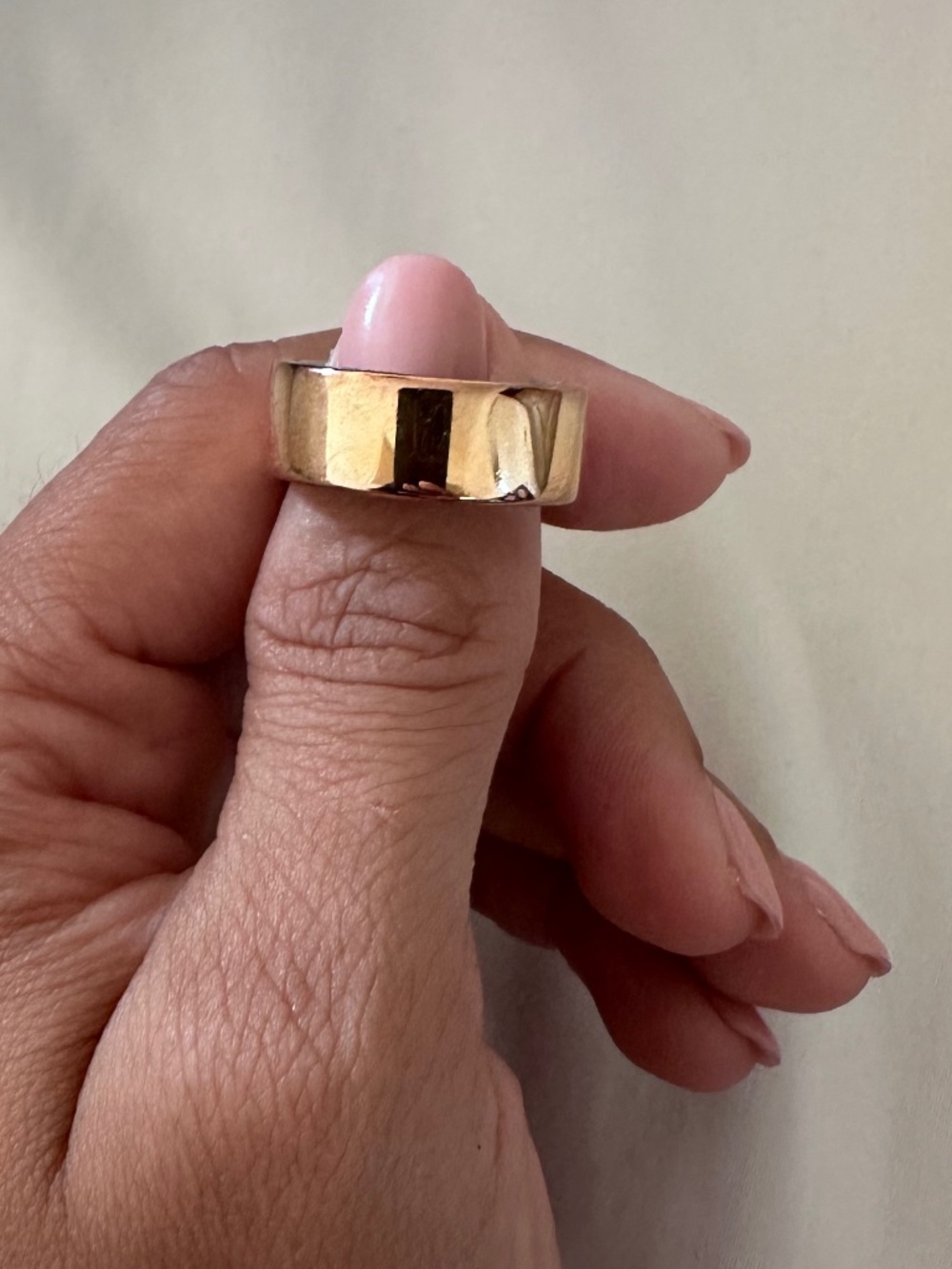 Oura ring 4 rose gold size 6